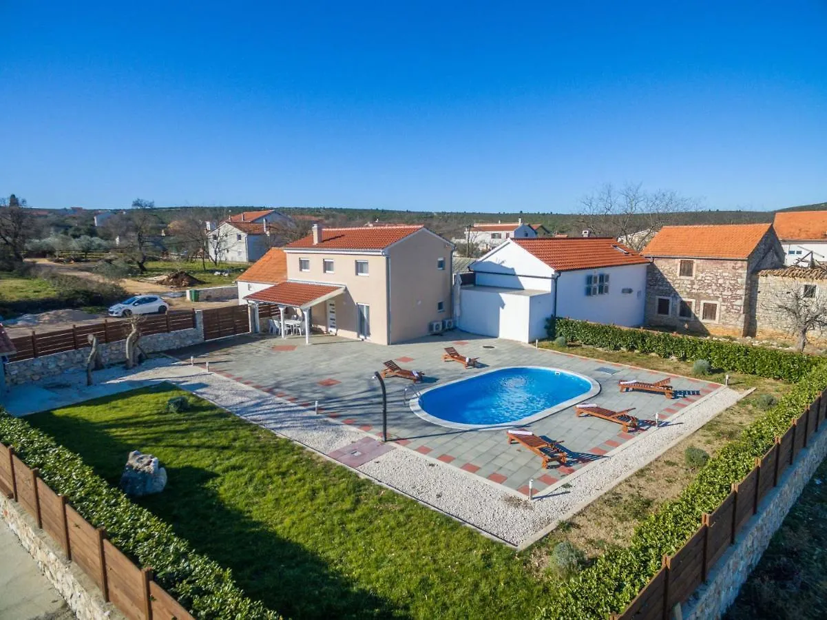 Villa Elm Sikovo