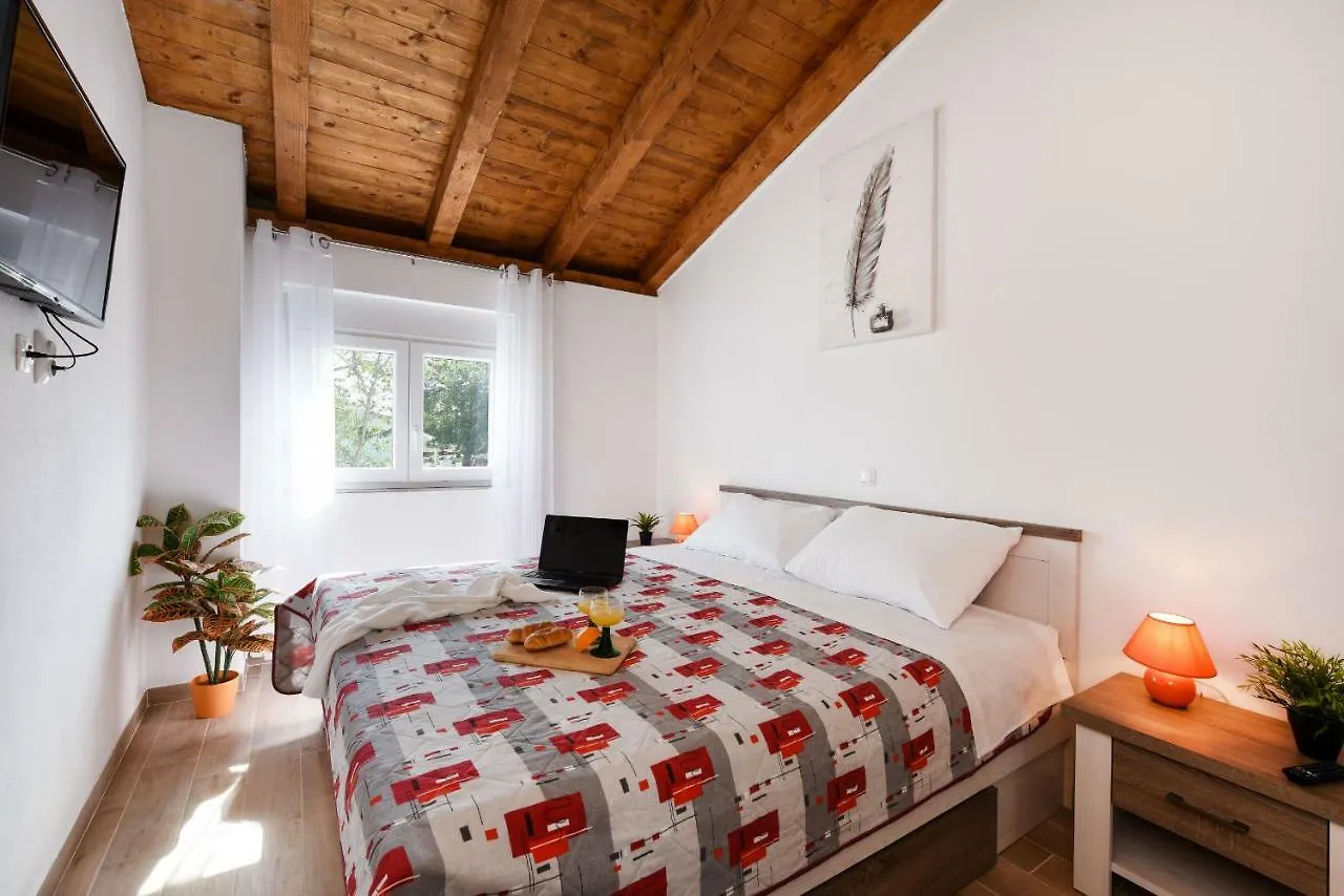 Villa Elm Sikovo 0*,