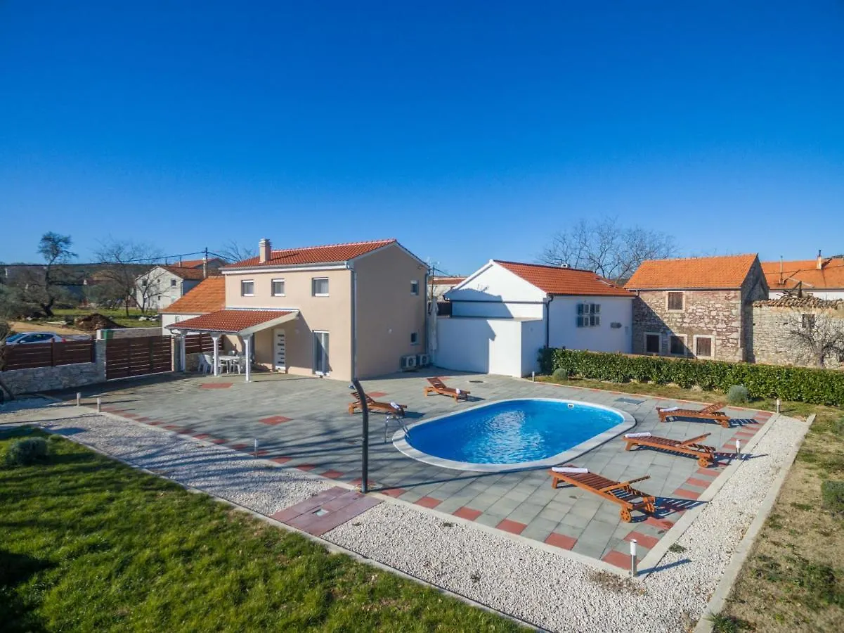 Villa Elm Sikovo