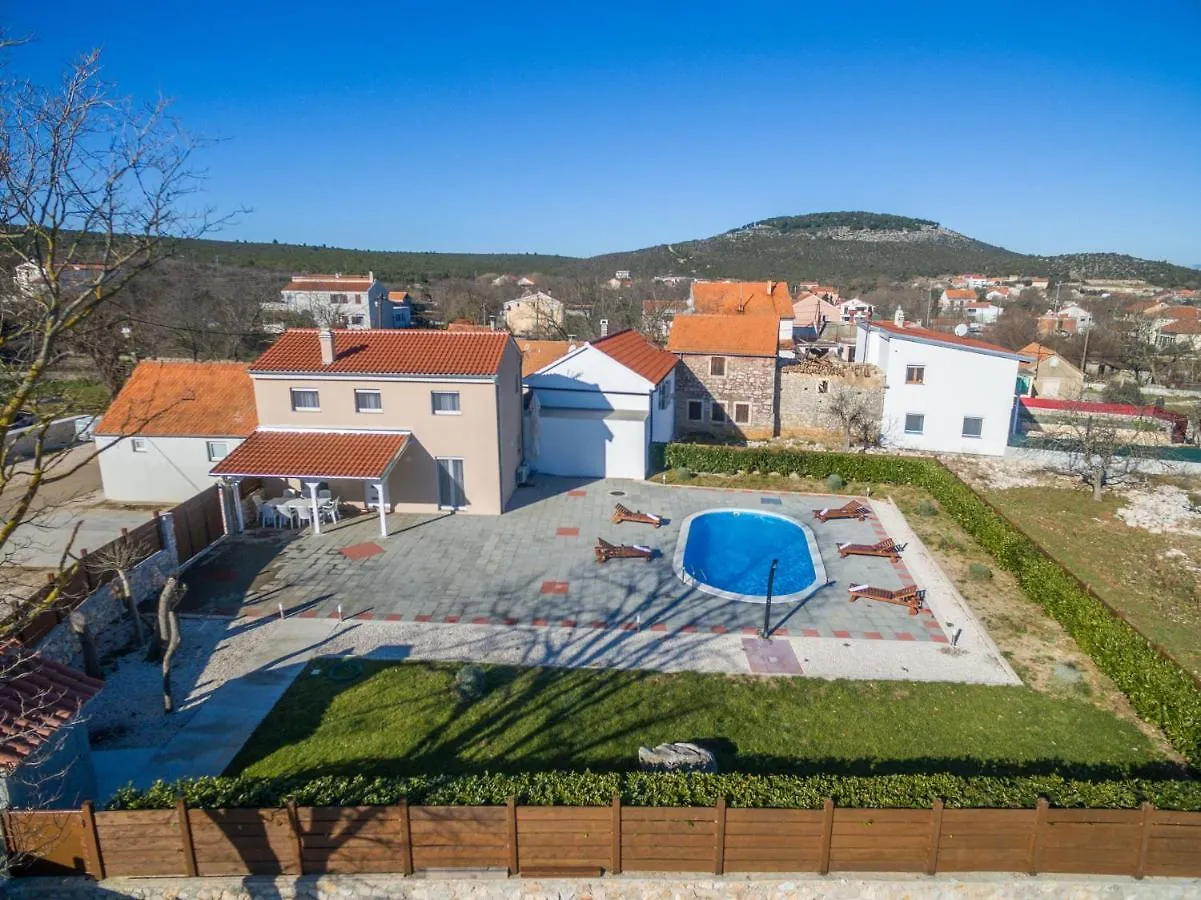 Villa Elm Sikovo