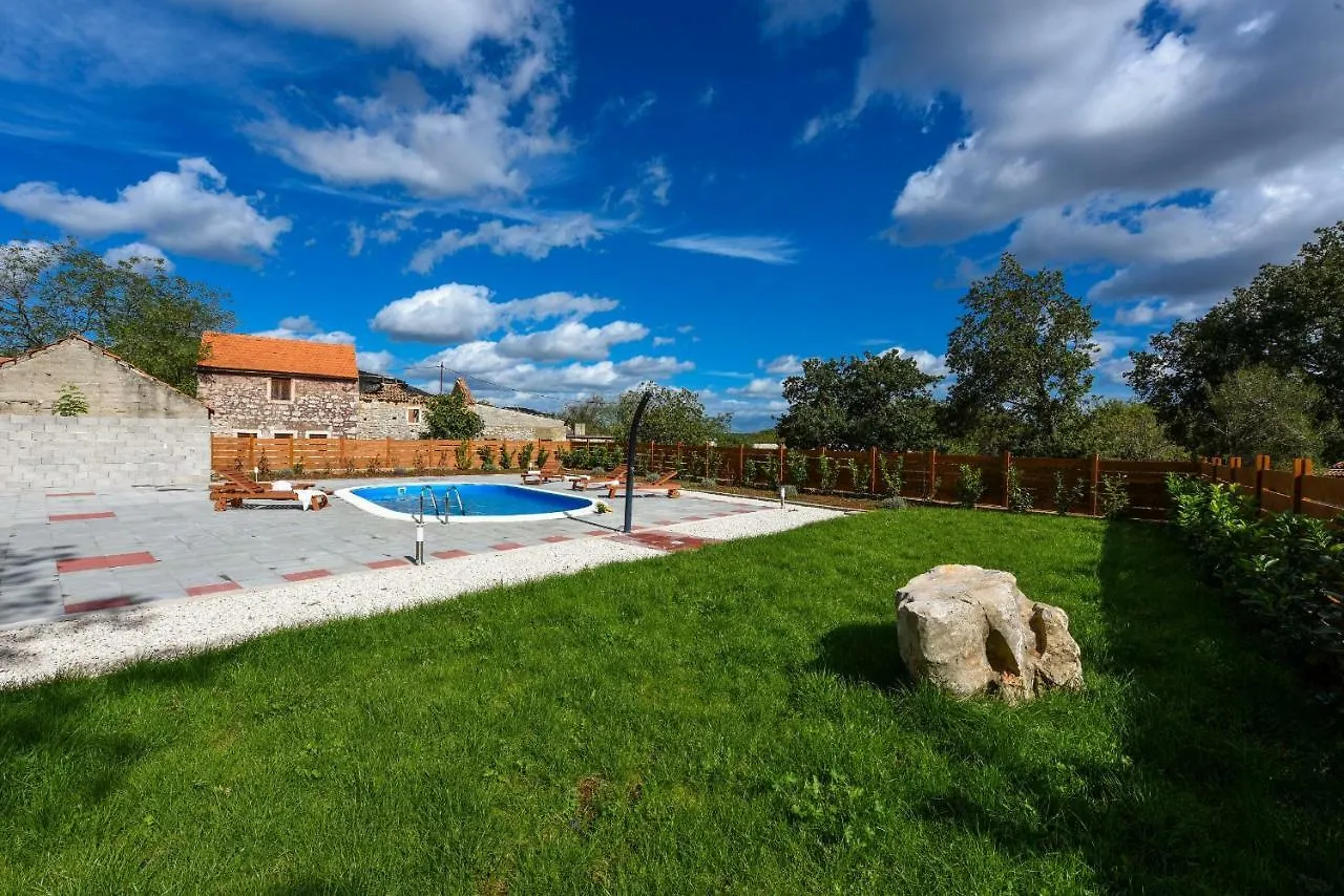 Villa Elm Sikovo